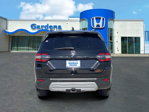 Certified 2025 Honda Pilot TrailSport image 5
