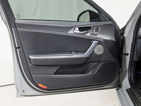 Used 2018 Kia Stinger GT2 image 32