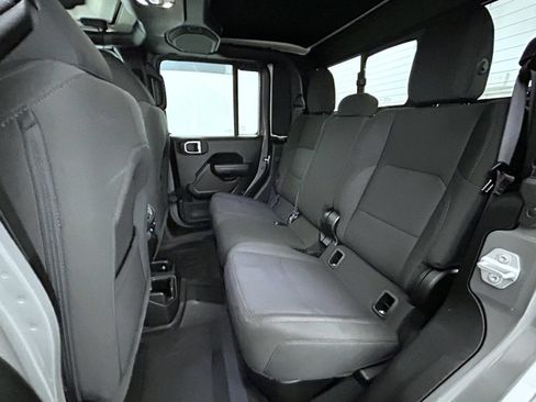 Used 2023 Jeep Gladiator Sport AWD/4WD image 19
