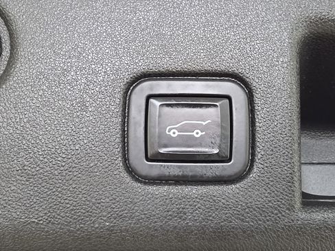Used 2020 Chevrolet Equinox LT w/ Driver Convenience Package FWD image 32