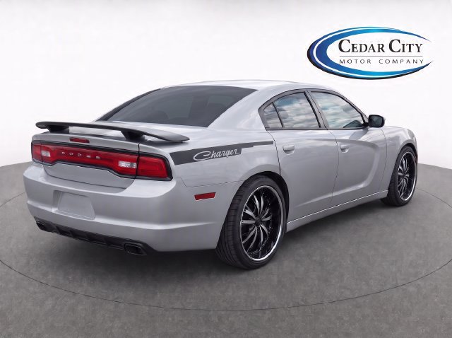 Used 2012 Dodge Charger SE RWD image 3