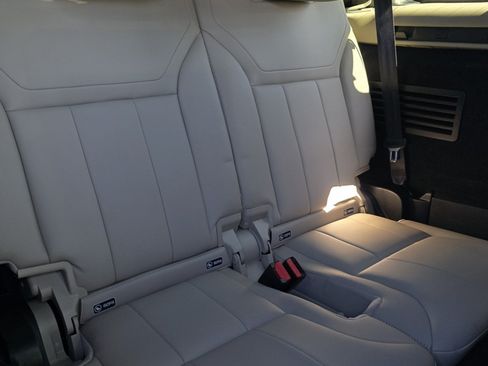 Used 2019 Land Rover Discovery HSE AWD/4WD image 13