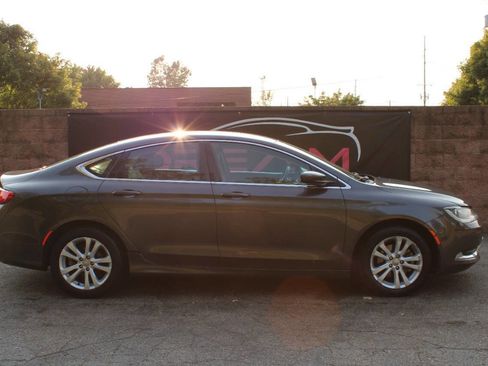 Used 2016 Chrysler 200 Limited image 5