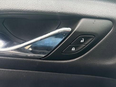 Used 2023 GMC Acadia SLT image 26