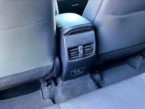 Used 2024 Toyota Corolla Cross SE image 25