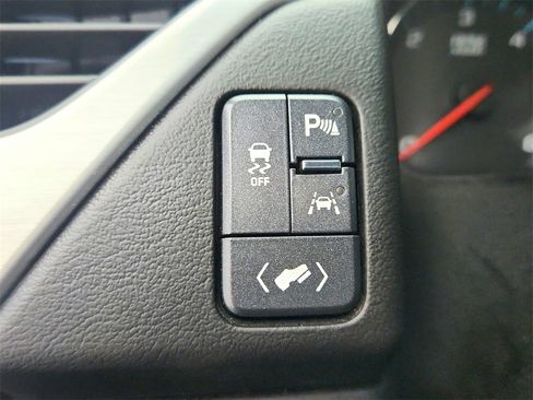 Used 2017 GMC Yukon XL SLT image 36