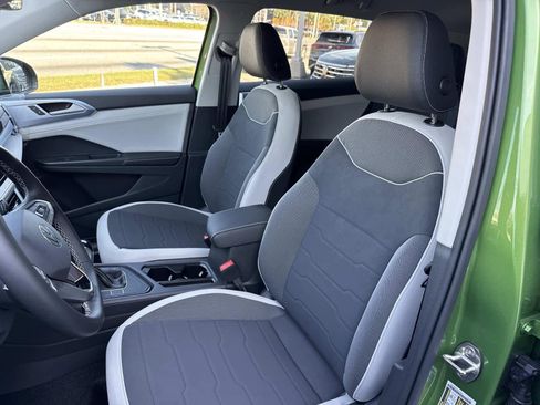 New 2026 Volkswagen Taos SE FWD image 21