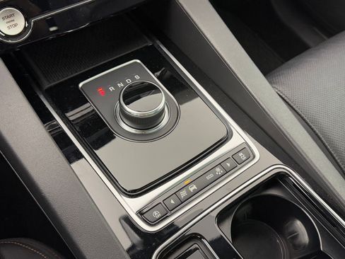 Used 2018 Jaguar F-PACE Prestige image 22