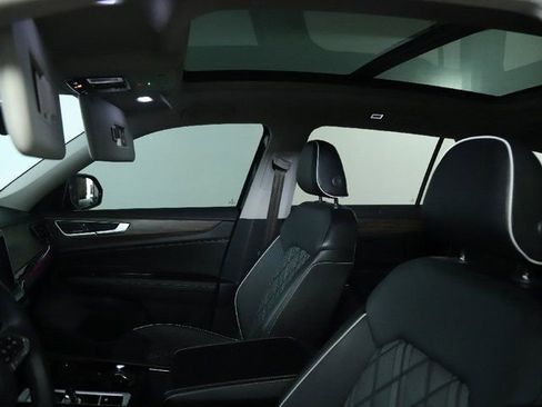 Used 2024 Volkswagen Atlas SEL Premium R-Line image 23