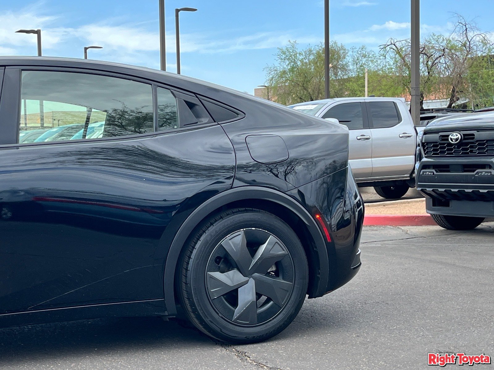 Certified 2024 Toyota Prius LE FWD image 11