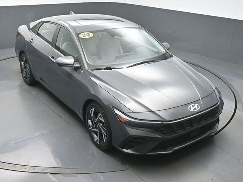 Used 2024 Hyundai Elantra Limited image 37