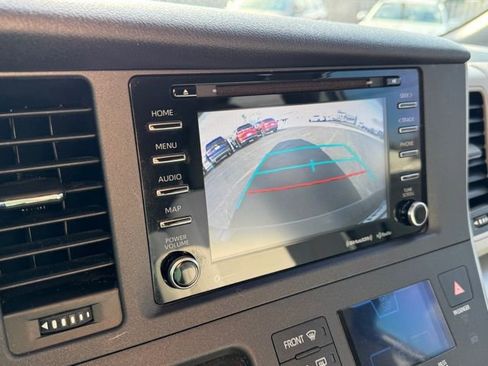 Used 2020 Toyota Sienna LE image 27