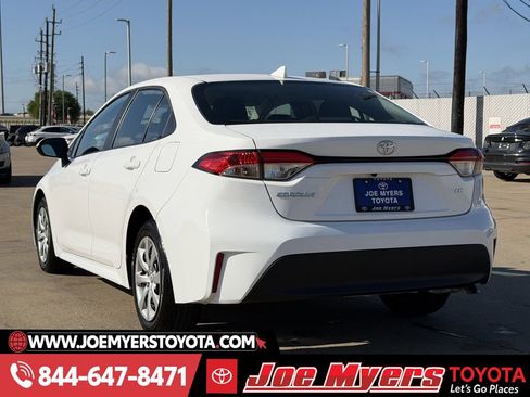 Used 2025 Toyota Corolla LE image 7