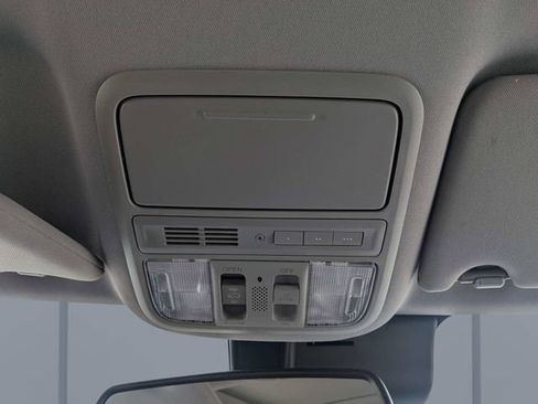 Used 2018 Honda Pilot Touring image 17