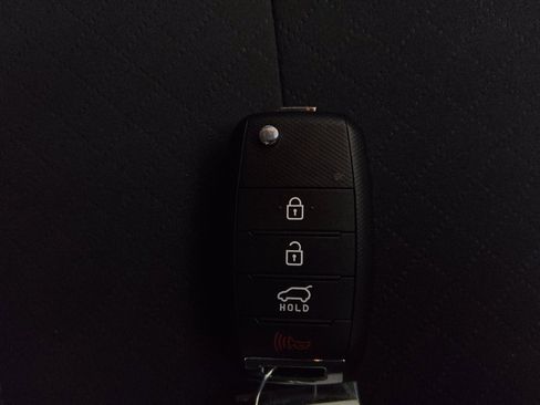 Used 2019 Kia Sorento LX image 32