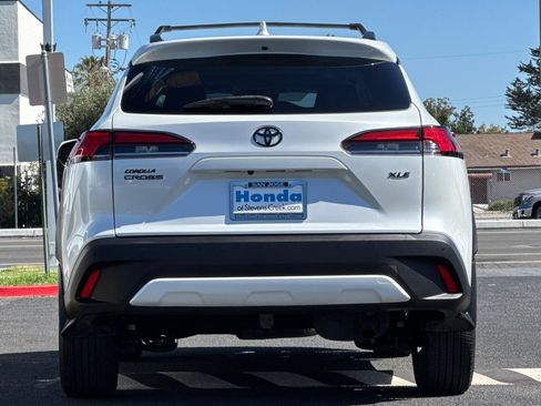 Used 2023 Toyota Corolla Cross XLE w/ Convenience Package FWD image 10