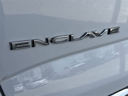 Used 2023 Buick Enclave Essence image 7