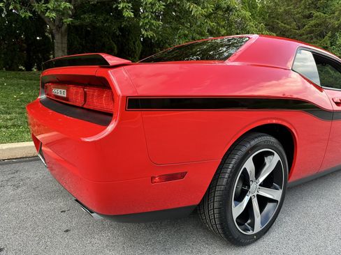 Used 2014 Dodge Challenger R/T w/ Electronics Convenience Group RWD image 38