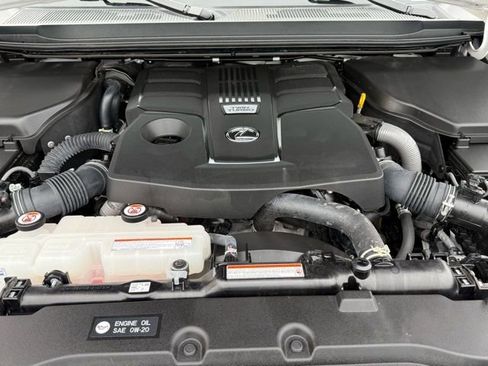 Used 2024 Lexus GX 550 image 10