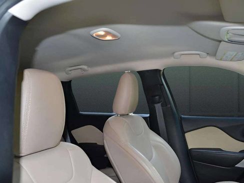 Used 2017 Jeep Cherokee Latitude image 30