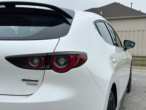 Used 2024 MAZDA MAZDA3 Hatchback w/Premium Plus Pkg image 12