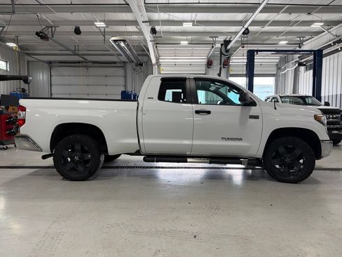 Used 2018 Toyota Tundra SR5 w/ SR5 Upgrade Package AWD/4WD image 15
