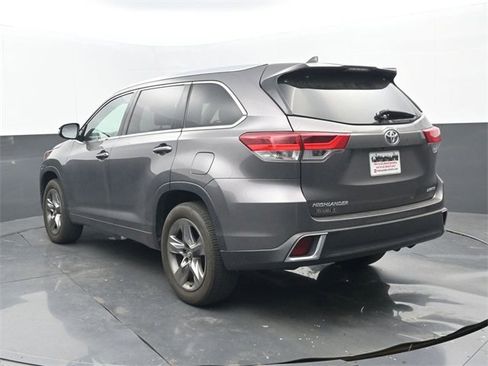 Used 2018 Toyota Highlander Limited Platinum image 3
