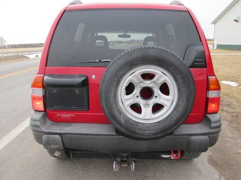 Used 2003 Chevrolet Tracker 4WD w/ Preferred Equipment Group image 7
