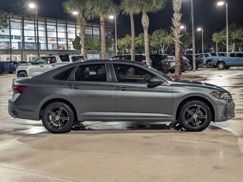 Used 2022 Volkswagen Jetta S image 4