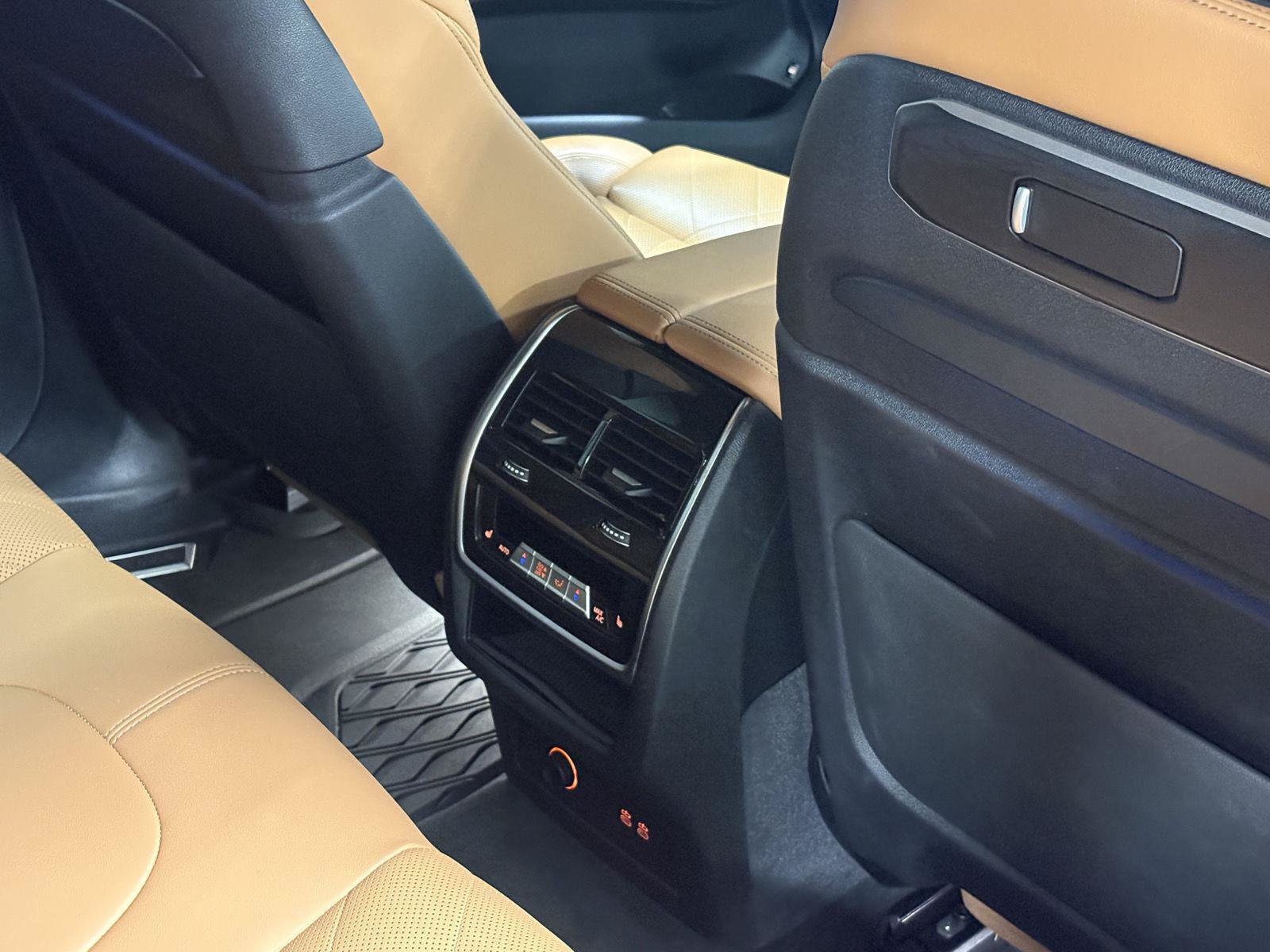 Used 2024 BMW X5 xDrive50e w/ Executive Package AWD/4WD image 13