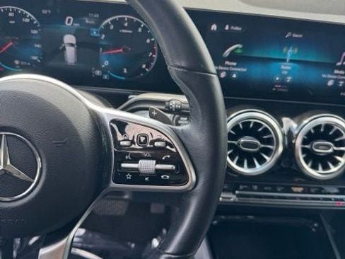 Used 2022 Mercedes-Benz GLB 250 4MATIC image 16