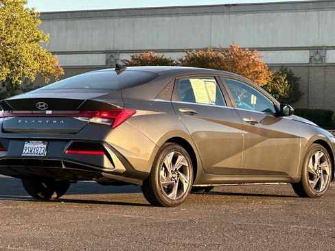 Used 2025 Hyundai Elantra SEL w/ Cargo Package image 4