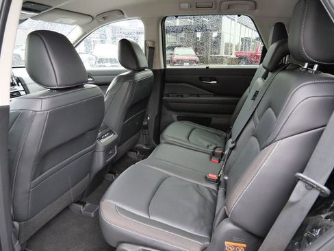 Used 2023 Nissan Pathfinder SL image 13