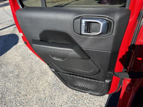 Used 2021 Jeep Wrangler Unlimited Sahara image 29