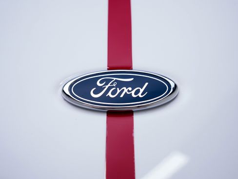 Used 2005 Ford GT image 12