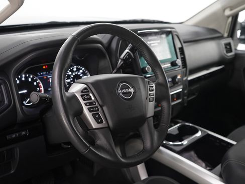 Used 2024 Nissan Titan SV w/ SV Convenience Package image 19