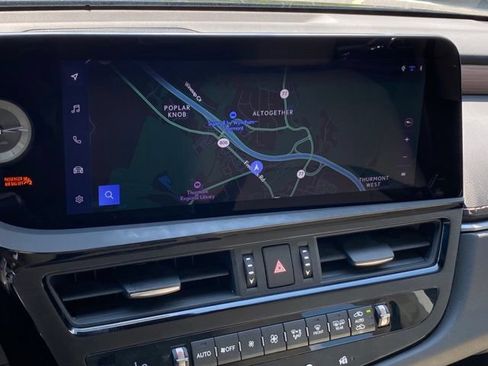 Used 2025 Lexus ES 300h w/ Premium Package FWD image 18