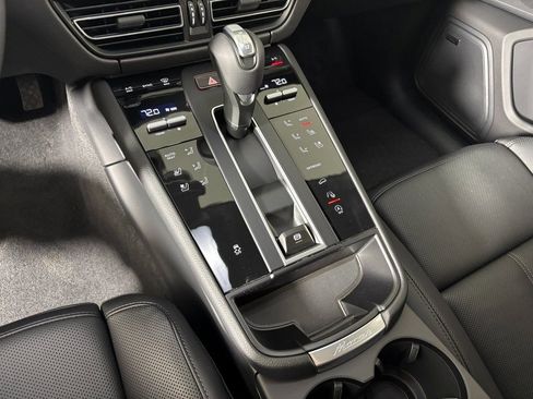 New 2026 Porsche Macan image 28