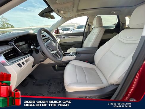 Used 2025 Cadillac XT5 Premium Luxury image 10