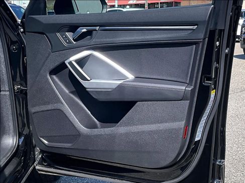 Used 2019 Audi Q3 2.0T Premium image 12