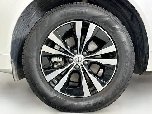 Used 2025 Volvo XC60 B5 Core image 11