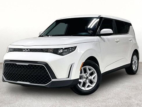 Used 2025 Kia Soul LX FWD image 14