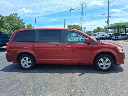 Used 2011 Dodge Grand Caravan Mainstreet FWD image 3