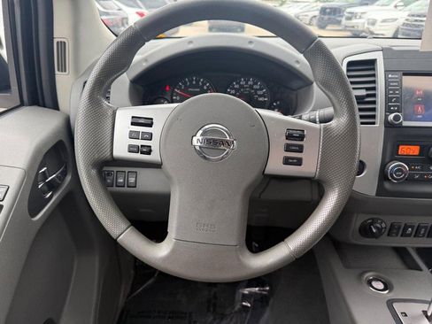 Used 2020 Nissan Frontier SV image 13