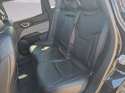 Used 2024 Jeep Compass Latitude image 12