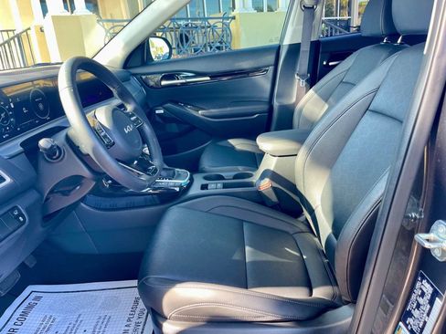 Used 2025 Kia Seltos SX w/ SX Sunroof Package image 11