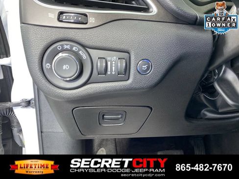 Used 2019 Jeep Cherokee Trailhawk AWD/4WD image 13