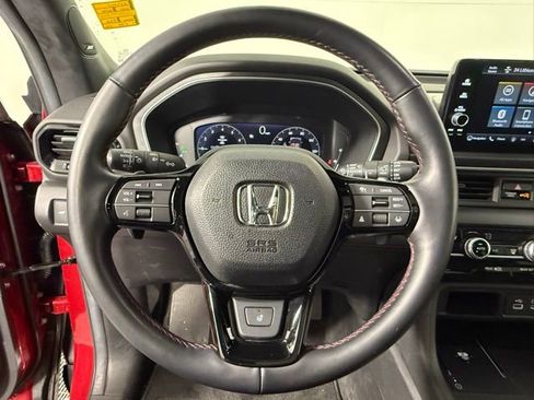 Used 2025 Honda Pilot Black Edition image 17