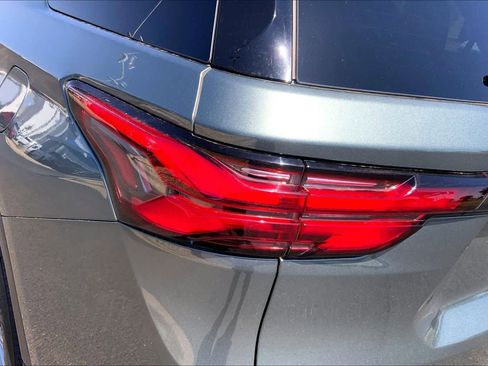 Used 2023 Chevrolet Traverse LT FWD image 29
