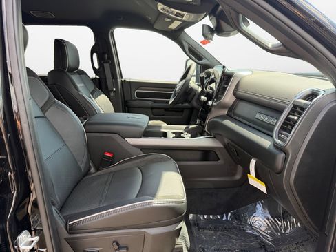 New 2026 RAM 3500 Laramie AWD/4WD image 17